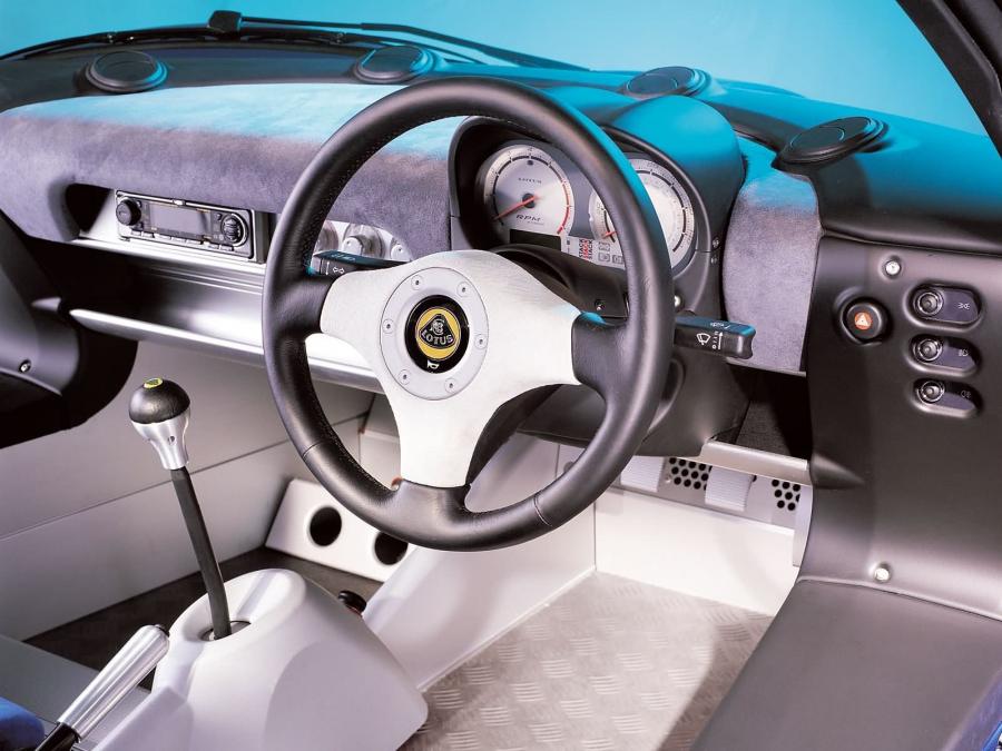  Lotus Elise 2000 года  (фото 13 из 31)